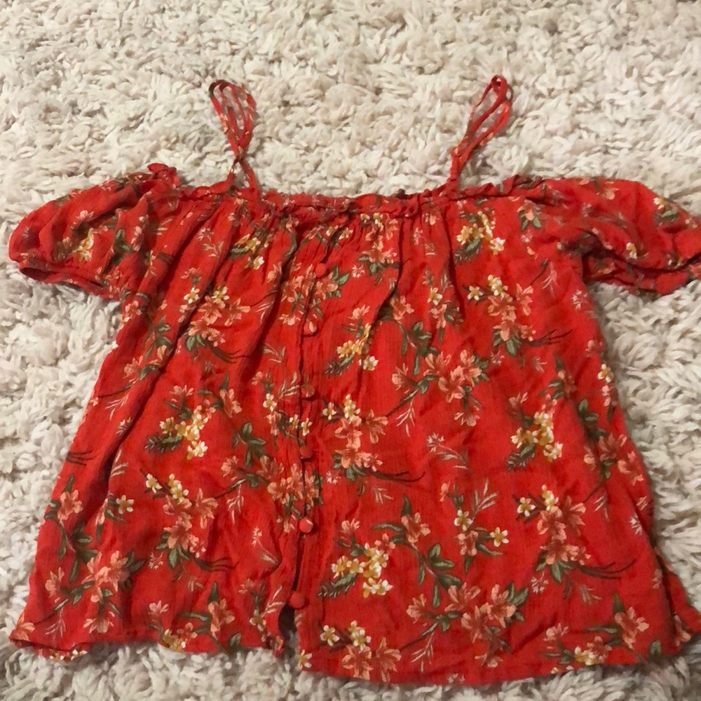 Off the shoulder tee